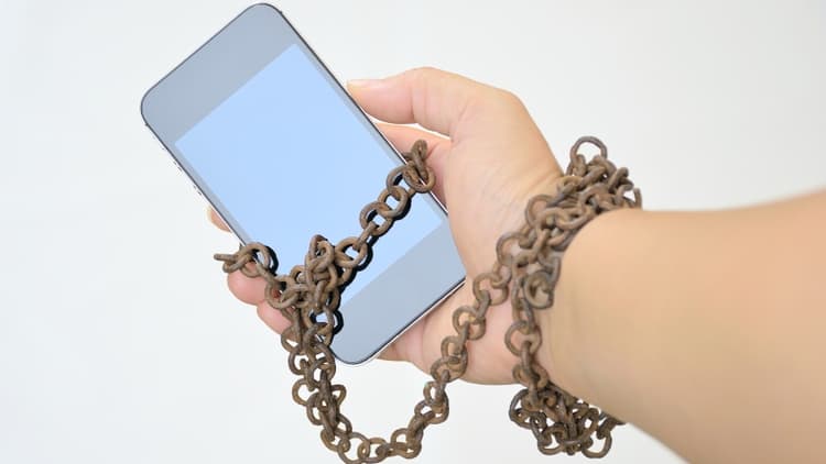 ¿Eres adicto al móvil? Test para saber cuánto dependes de tu teléfono